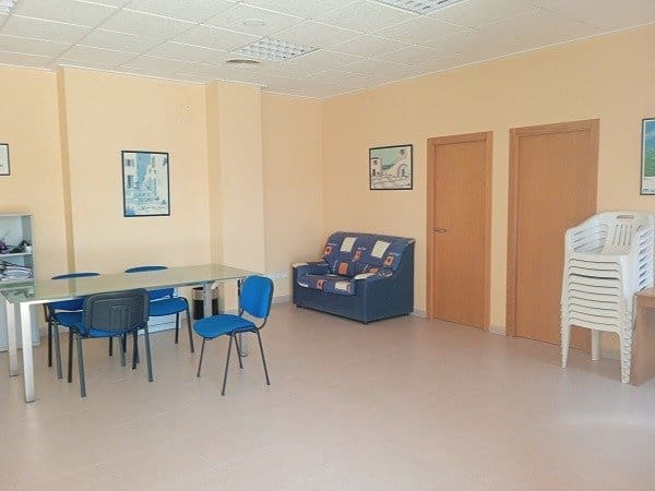 Commercial for sale in La Manga del Mar Menor - € 183,000 (Ref: 9924651)