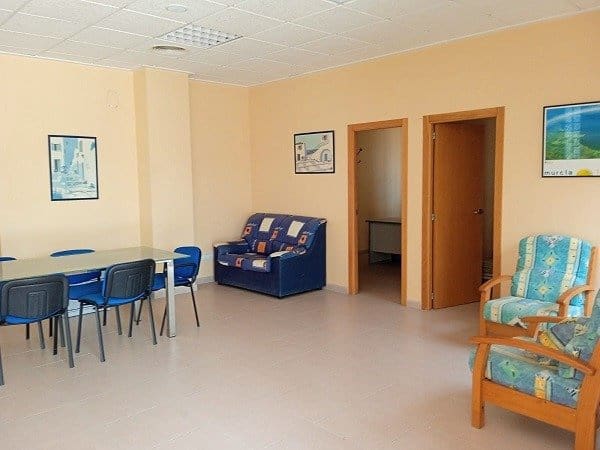 Commercial for sale in La Manga del Mar Menor - € 183,000 (Ref: 9924651)