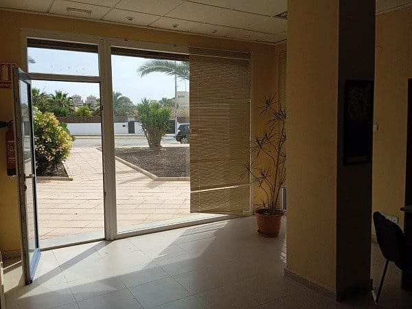 Commercial for sale in La Manga del Mar Menor - € 183,000 (Ref: 9924651)