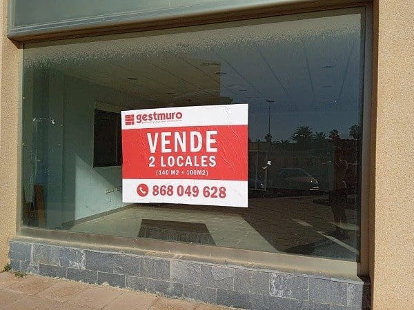 Commercial for sale in La Manga del Mar Menor - € 183,000 (Ref: 9924651)