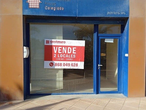 Commercial for sale in La Manga del Mar Menor - € 183,000 (Ref: 9924651)