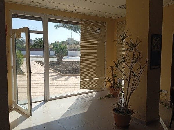 Commercial for sale in La Manga del Mar Menor - € 183,000 (Ref: 9924651)