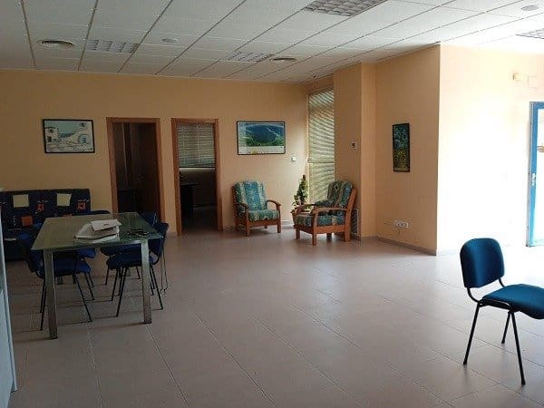Commercial for sale in La Manga del Mar Menor - € 183,000 (Ref: 9924651)