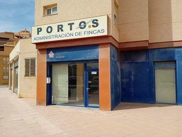 Commercial for sale in La Manga del Mar Menor - € 183,000 (Ref: 9924651)