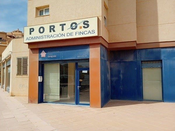 Commercial for sale in La Manga del Mar Menor - € 183,000 (Ref: 9924651)