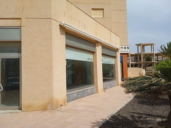 Commercial for sale in La Manga del Mar Menor - € 183,000 (Ref: 9924651)