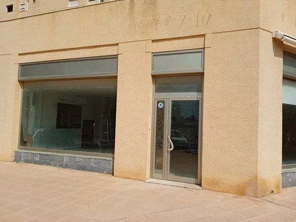 Commercial for sale in La Manga del Mar Menor - € 183,000 (Ref: 9924651)