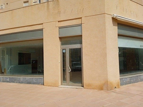 Commercial for sale in La Manga del Mar Menor - € 183,000 (Ref: 9924651)