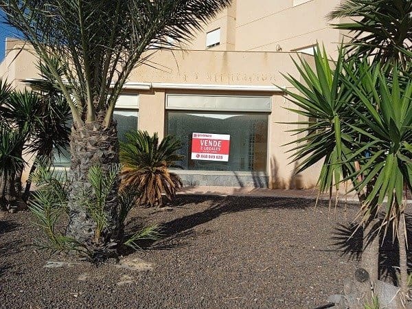 Commercial for sale in La Manga del Mar Menor - € 183,000 (Ref: 9924651)