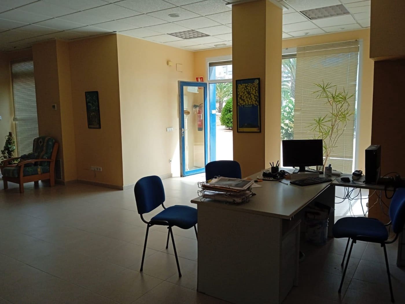 Commercial for sale in La Manga del Mar Menor - € 183,000 (Ref: 9924651)