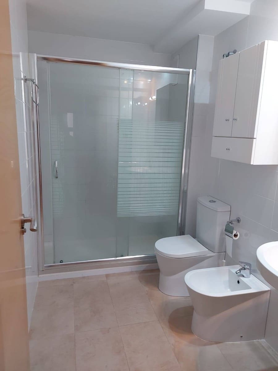 5 bedroom Flat for rent in Cartagena with garage - € 1,250 (Ref: 9924652)