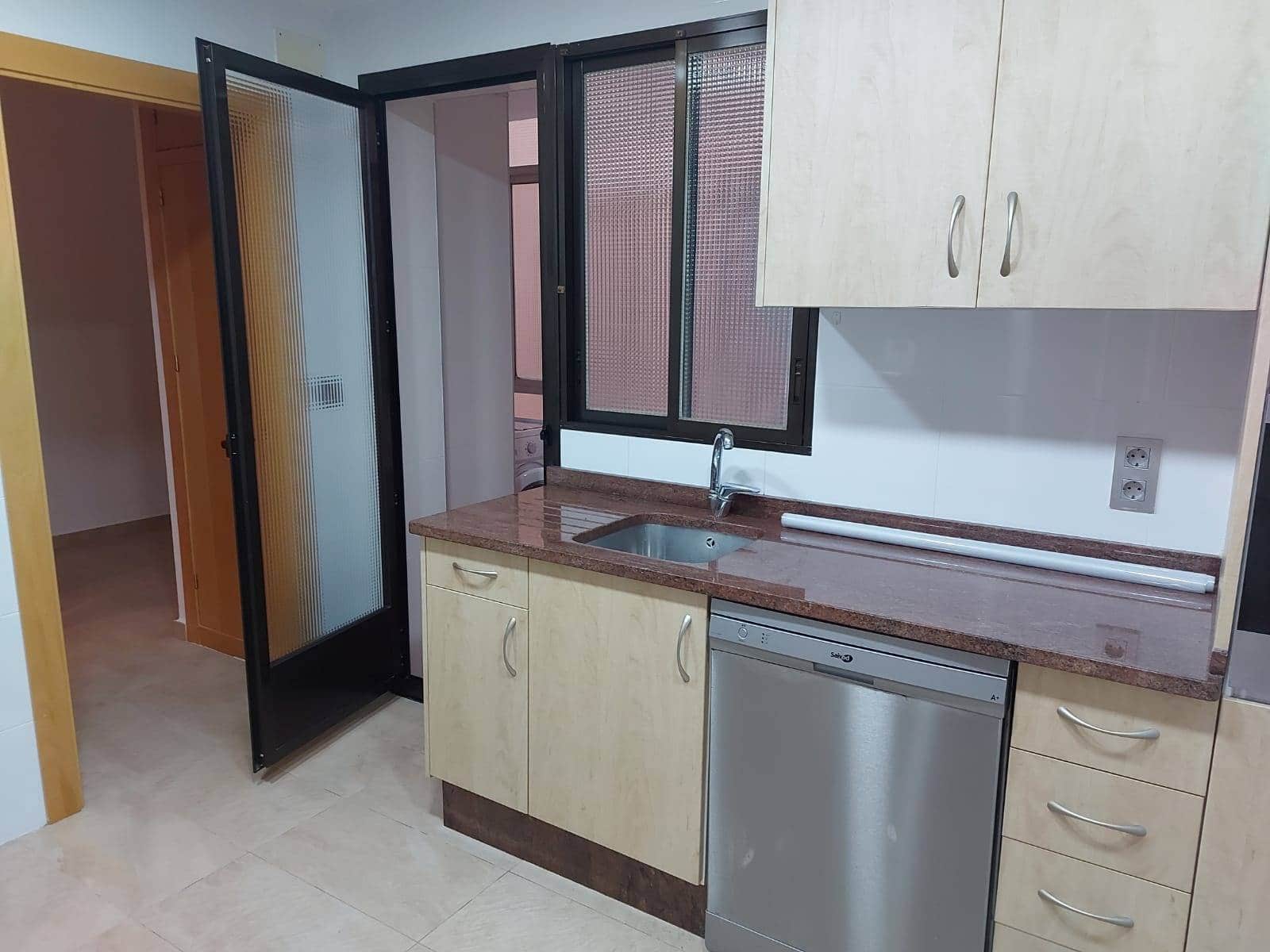 5 bedroom Flat for rent in Cartagena with garage - € 1,250 (Ref: 9924652)