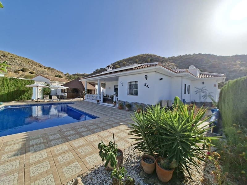 5 bedroom Villa for sale in Arboleas with pool garage - € 445,000 (Ref: 10157571)