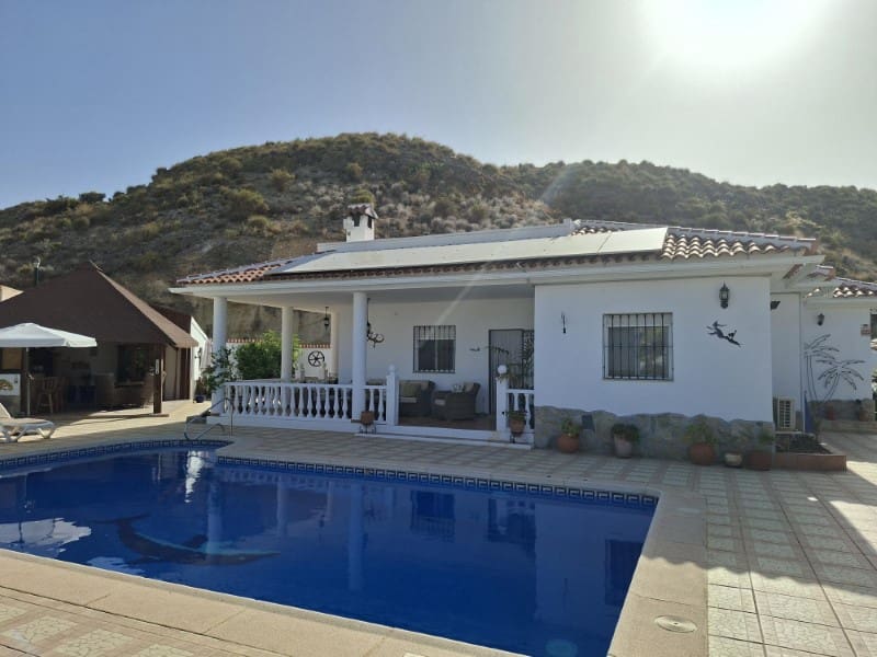 5 bedroom Villa for sale in Arboleas with pool garage - € 445,000 (Ref: 10157571)