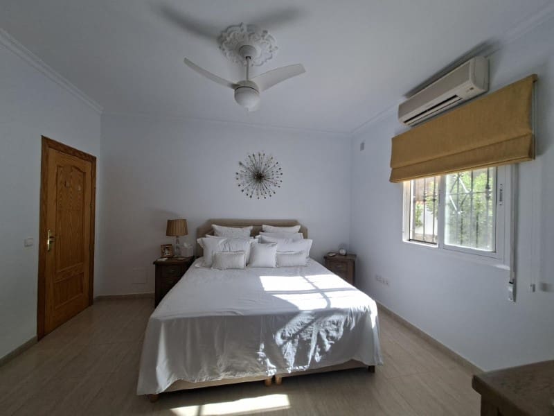 5 bedroom Villa for sale in Arboleas with pool garage - € 445,000 (Ref: 10157571)