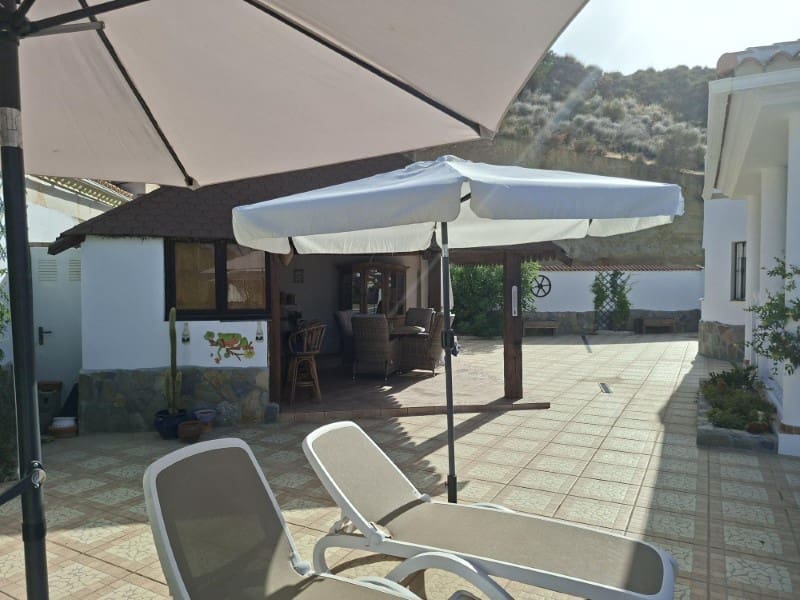 5 bedroom Villa for sale in Arboleas with pool garage - € 445,000 (Ref: 10157571)