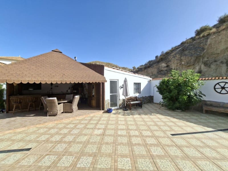 5 bedroom Villa for sale in Arboleas with pool garage - € 445,000 (Ref: 10157571)