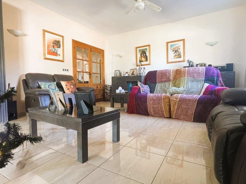 Chalet de 4 habitaciones en Cuevas del Almanzora en venta con piscina garaje - 485.000 € (Ref: 9449145)