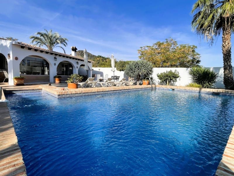 Chalet de 4 habitaciones en Cuevas del Almanzora en venta con piscina garaje - 485.000 € (Ref: 9449145)