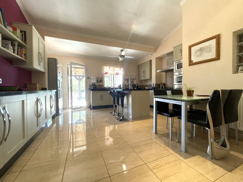 Chalet de 4 habitaciones en Cuevas del Almanzora en venta con piscina garaje - 485.000 € (Ref: 9449145)