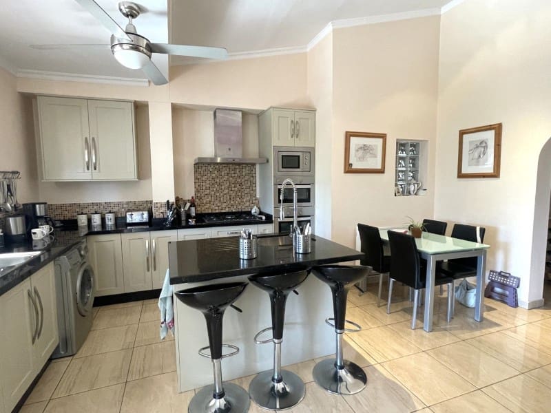 Chalet de 4 habitaciones en Cuevas del Almanzora en venta con piscina garaje - 485.000 € (Ref: 9449145)