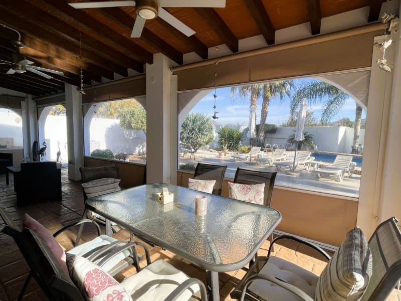 Chalet de 4 habitaciones en Cuevas del Almanzora en venta con piscina garaje - 485.000 € (Ref: 9449145)