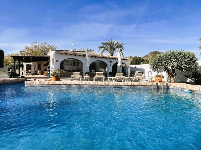 4 soverom Villa til salgs i Cuevas del Almanzora med svømmebasseng garasje - € 485 000 (Ref: 9449145)