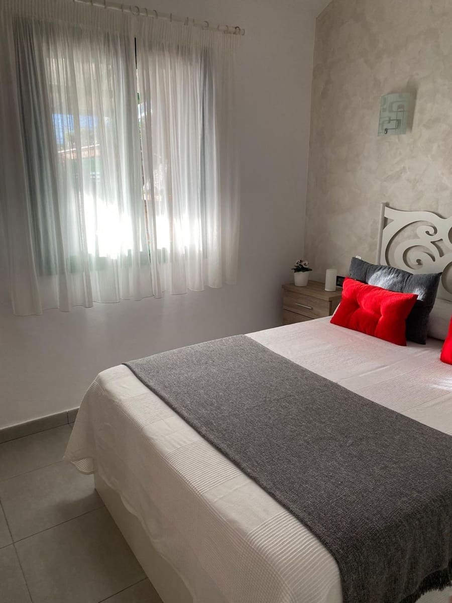 2 sypialnia Dom do wynajęcia w San Bartolome de Tirajana z basenem garażem - 1 400 € (Ref: 10025086)