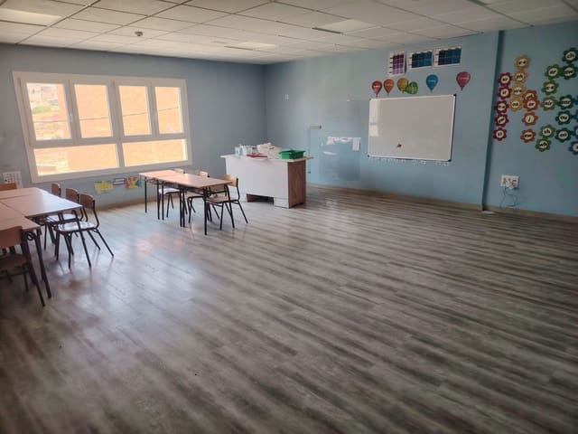 Comercial para venda em Las Huesas, Telde - 1 950 000 € (Ref: 10080300)