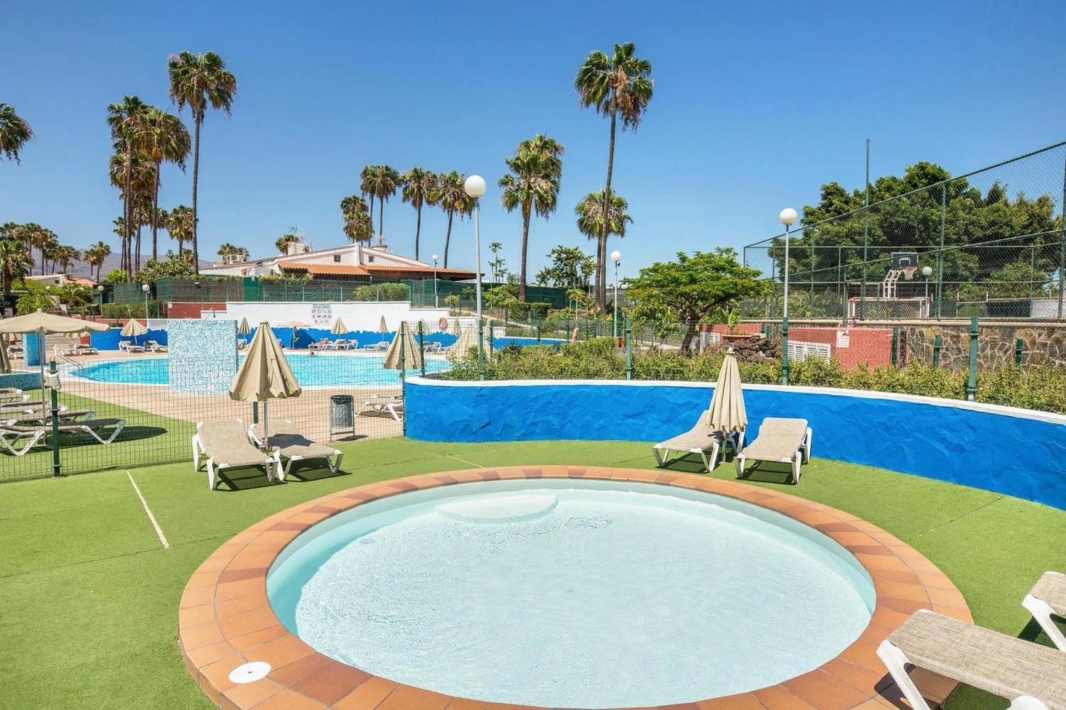 1 quarto Casa em Banda para arrendar em San Bartolome de Tirajana com piscina garagem - 1 400 € (Ref: 10097534)