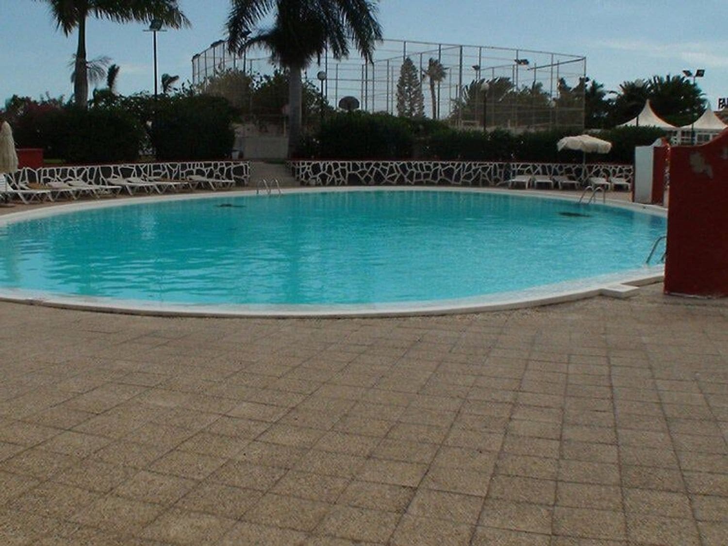 1 quarto Casa em Banda para arrendar em San Bartolome de Tirajana com piscina garagem - 1 400 € (Ref: 10097534)