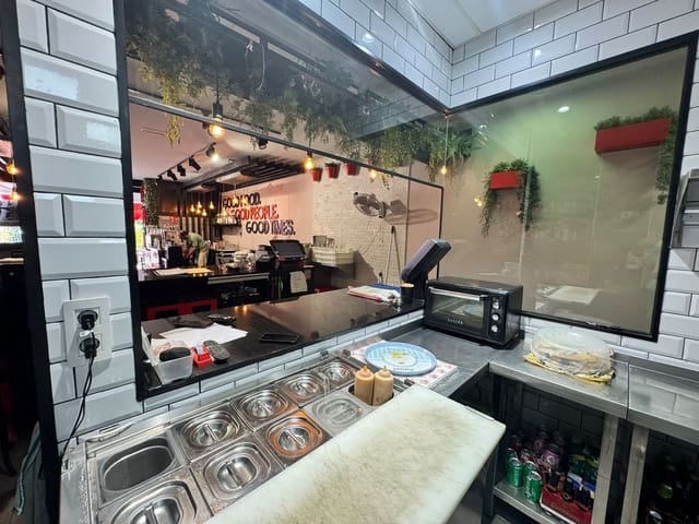 Kommersiell att hyra i San Bartolomé de Tirajana - 1 850 € (Ref: 10127599)