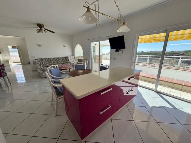2 soveværelse Villa til salg i San Bartolomé de Tirajana med swimmingpool garage - € 760.000 (Ref: 10164047)