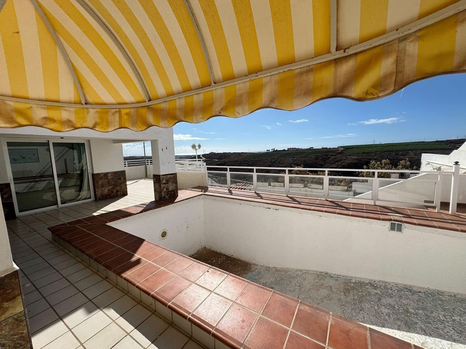 2 bedroom Villa for sale in San Bartolome de Tirajana with pool garage - € 760,000 (Ref: 10164047)