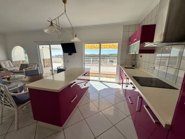 2 soveværelse Villa til salg i San Bartolomé de Tirajana med swimmingpool garage - € 760.000 (Ref: 10164047)