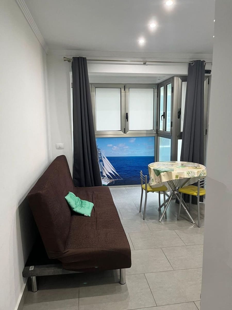 1 soveværelse Lejlighed til leje i Las Palmas de Gran Canaria med garage - € 950 (Ref: 8189254)