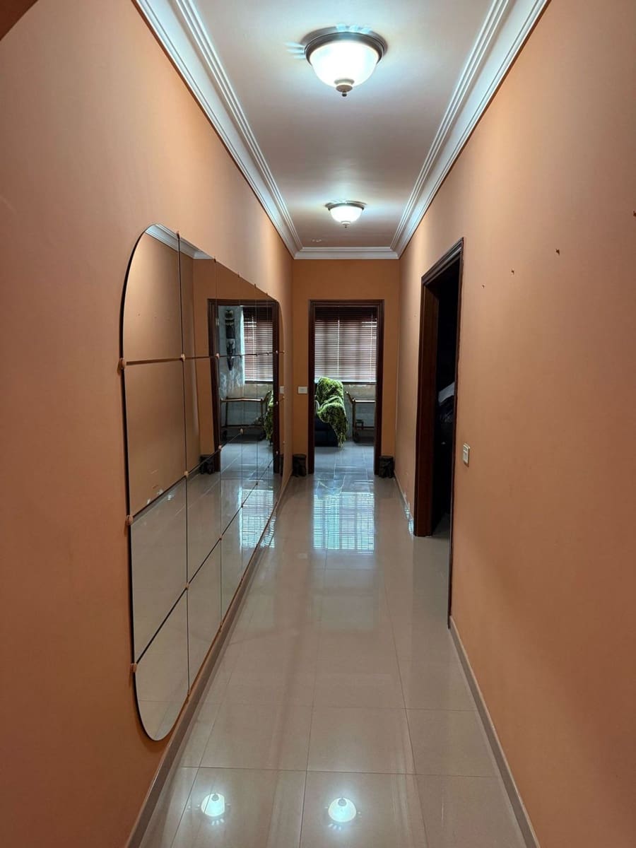 6 soveværelse Byhus til salg i Las Palmas de Gran Canaria med garage - € 1.130.000 (Ref: 8885788)