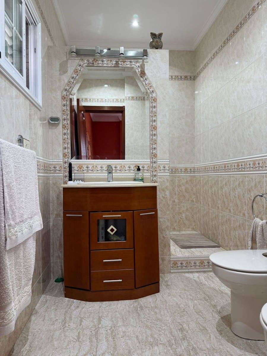 6 soveværelse Byhus til salg i Las Palmas de Gran Canaria med garage - € 1.130.000 (Ref: 8885788)