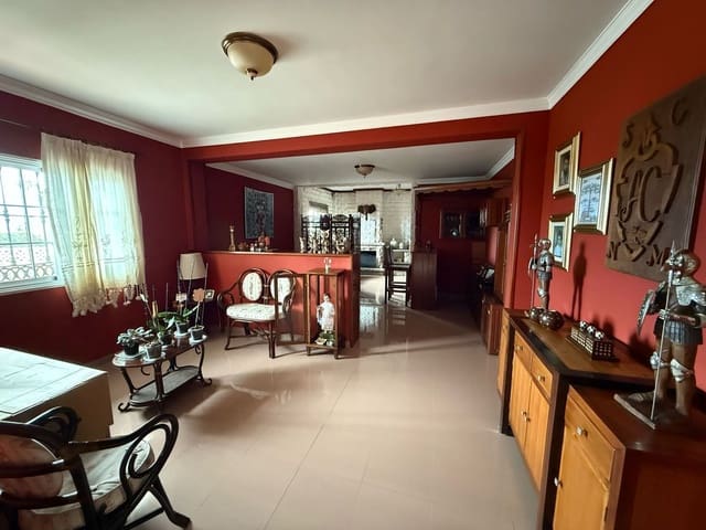 6 bedroom Townhouse for sale in Tamaraceite, Las Palmas de Gran Canaria with garage - € 1,130,000 (Ref: 8885788)