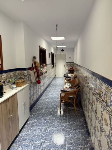 6 bedroom Townhouse for sale in Tamaraceite, Las Palmas de Gran Canaria with garage - € 1,130,000 (Ref: 8885788)