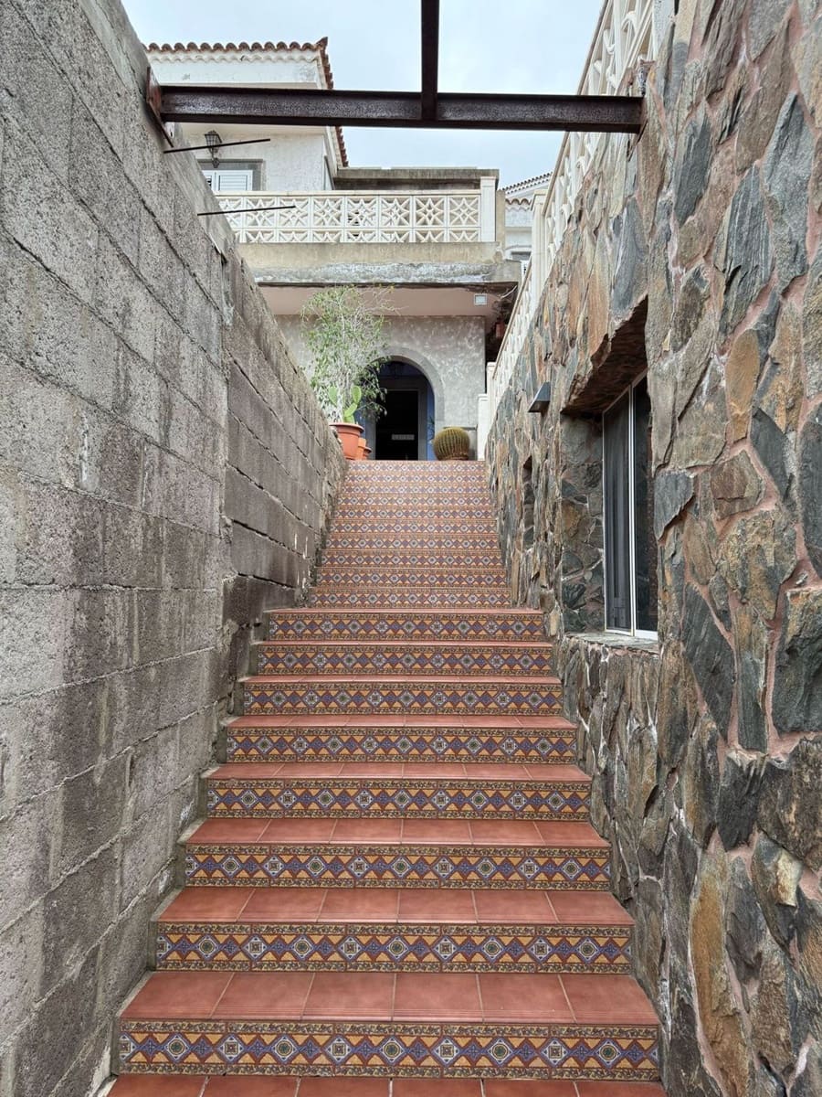 6 soveværelse Byhus til salg i Las Palmas de Gran Canaria med garage - € 1.130.000 (Ref: 8885788)