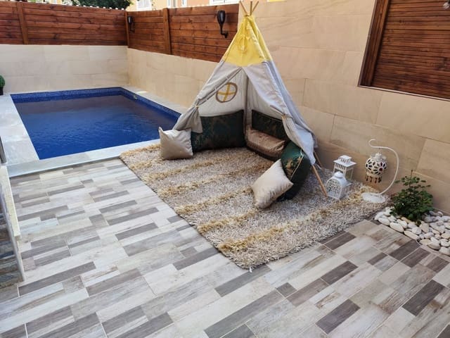 4 bedroom Townhouse for sale in San Bartolomé de Tirajana with pool garage - € 530,000 (Ref: 9057186)