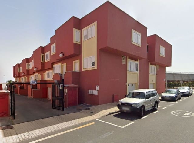 3 soveværelse Byhus til salg i Santa Lucía de Tirajana med garage - € 240.000 (Ref: 9163309)