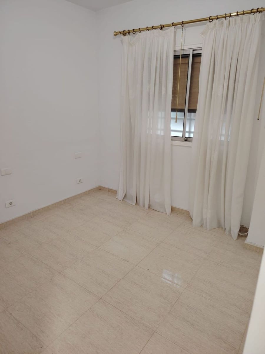 4 bedroom Apartment for sale in Las Palmas de Gran Canaria with garage - € 415,000 (Ref: 9312217)