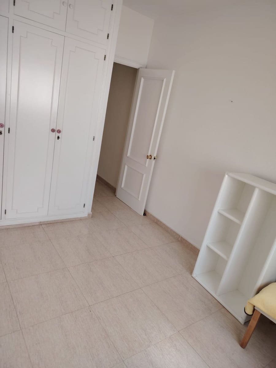 4 bedroom Apartment for sale in Las Palmas de Gran Canaria with garage - € 415,000 (Ref: 9312217)