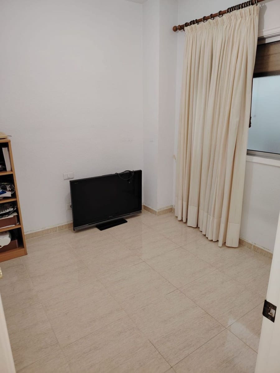 4 bedroom Apartment for sale in Las Palmas de Gran Canaria with garage - € 415,000 (Ref: 9312217)