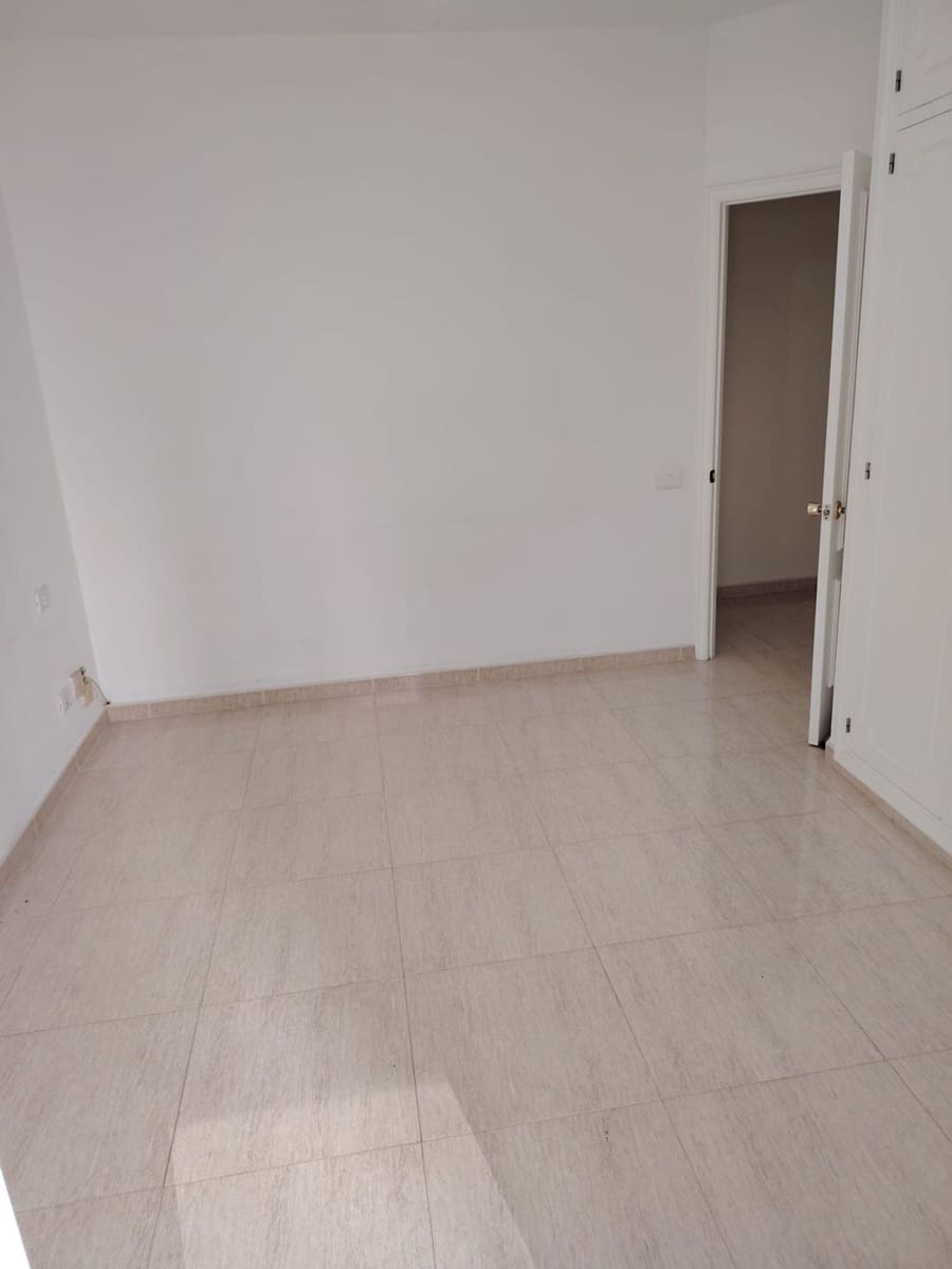 4 bedroom Apartment for sale in Las Palmas de Gran Canaria with garage - € 415,000 (Ref: 9312217)