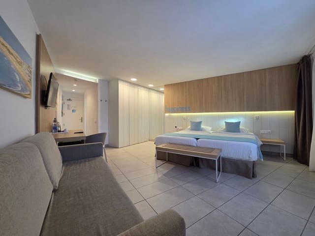 1 soveværelse Lejlighed til salg i Playa del Inglés, San Bartolomé de Tirajana med swimmingpool garage - € 155.000 (Ref: 9321487)