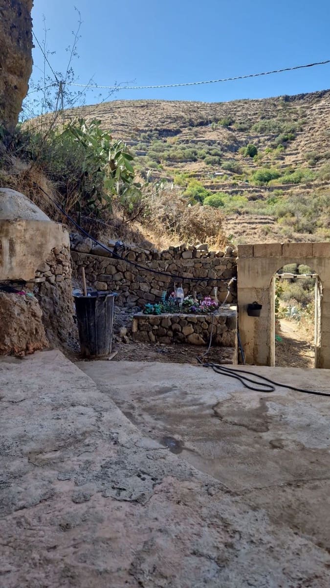 3 bedroom Finca/Country House for sale in Galdar with garage - € 69,500 (Ref: 9585411)