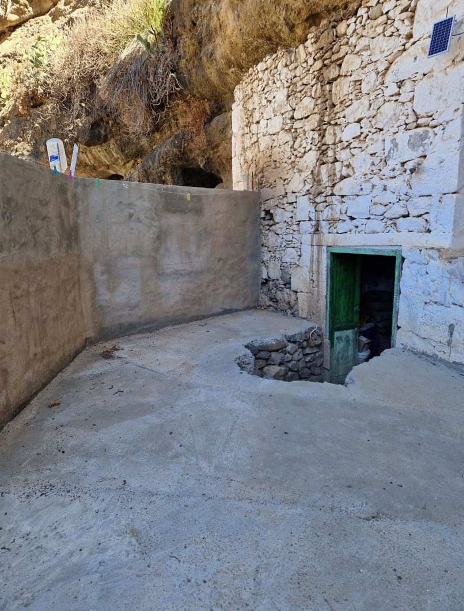 3 bedroom Finca/Country House for sale in Galdar with garage - € 69,500 (Ref: 9585411)